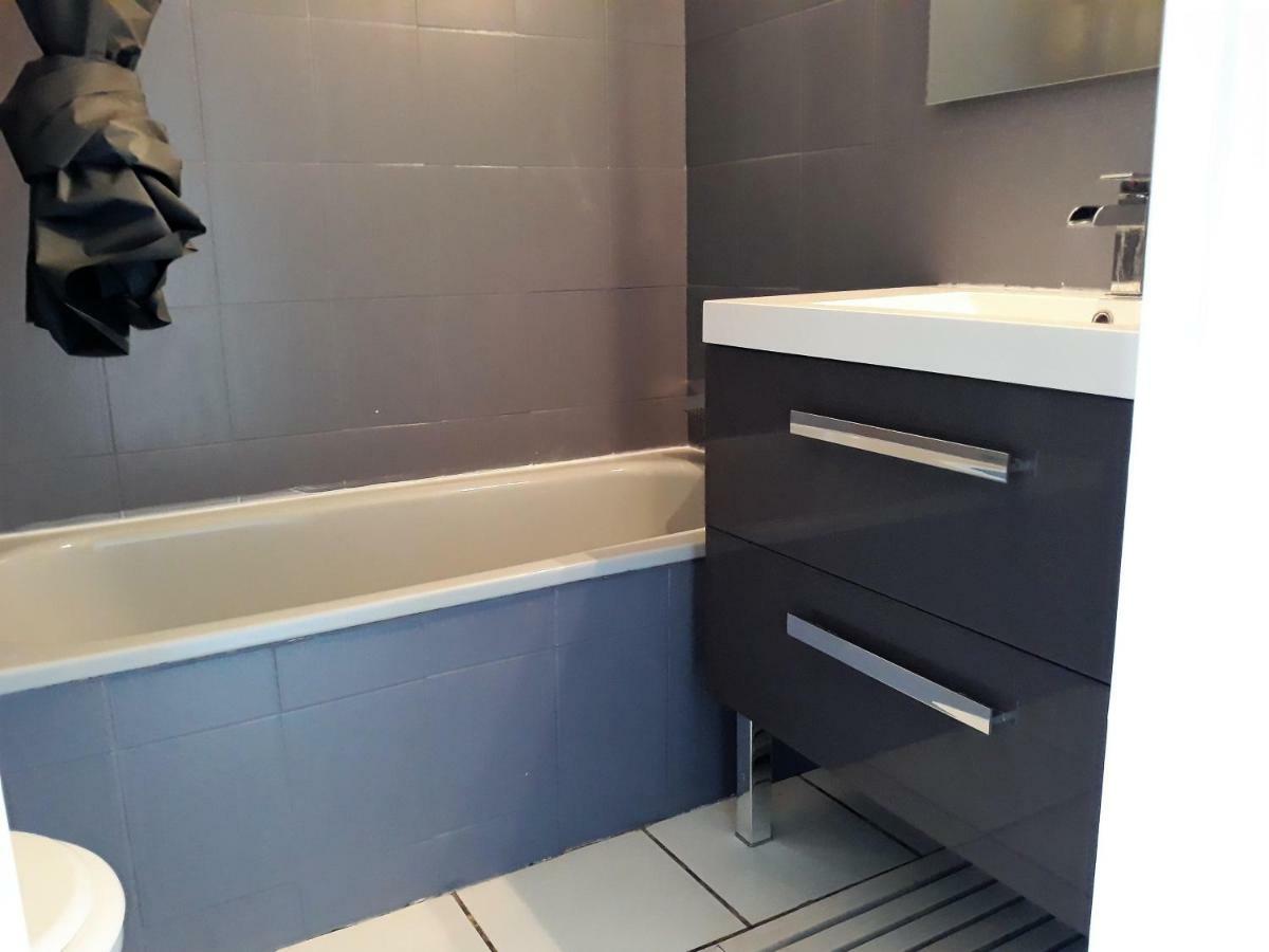 Apartment Les Pieds Dans L'eau Les Marines De 4 Couchages *